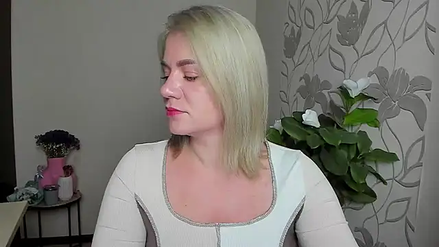 Snapshot of MariaSttone chatting on November 10, 2025, 10:26 pm MariaSttone online show from November 10, 2025, 10:26 pm