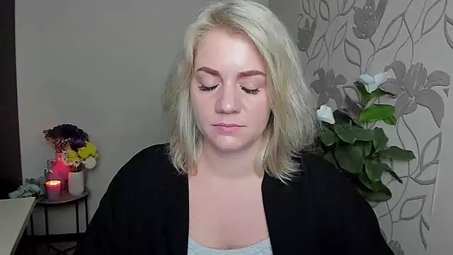 Snapshot of MariaSttone chatting on November 19, 2025, 7:14 pm MariaSttone online show from November 19, 2025, 7:14 pm