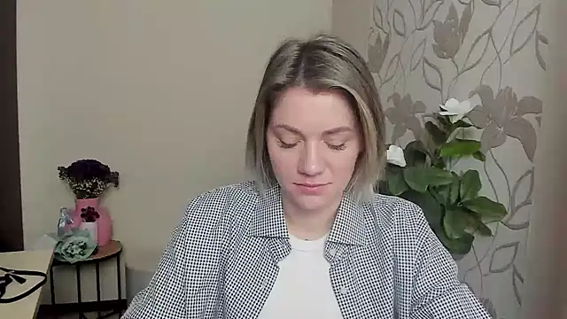 Snapshot of MariaSttone chatting on March 15, 2025, 8:15 am MariaSttone online show from March 15, 2025, 8:15 am