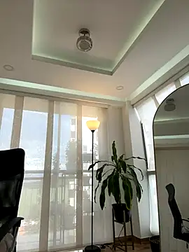 nicollefiorett online show from December 4, 2025, 8:52 pm