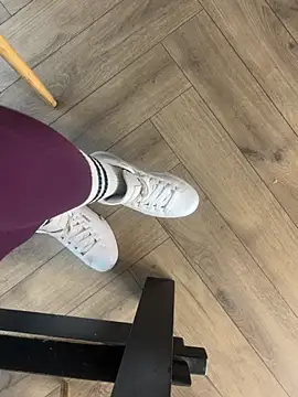 Snapshot of FeetVibe chatting on November 4, 2025, 8:07 am FeetVibe online show from November 4, 2025, 8:07 am