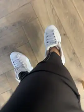 Snapshot of FeetVibe chatting on October 31, 2025, 8:22 am FeetVibe online show from October 31, 2025, 8:22 am