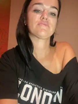 Snapshot of English-Chloe96 chatting on December 22, 2025, 6:08 pm English-Chloe96 online show from December 22, 2025, 6:08 pm