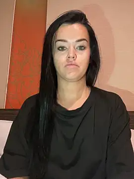 Snapshot of English-Chloe96 chatting on November 23, 2025, 8:02 am English-Chloe96 online show from November 23, 2025, 8:02 am