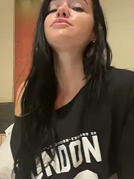 Snapshot of English-Chloe96 chatting on December 20, 2025, 4:37 am English-Chloe96 online show from December 20, 2025, 4:37 am