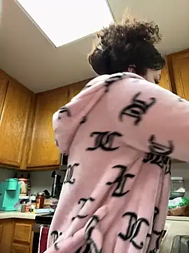 Snapshot of ladylavish chatting on December 20, 2024, 3:36 am ladylavish online show from December 20, 2024, 3:36 am