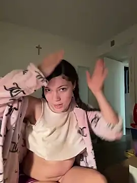 Snapshot of ladylavish chatting on December 15, 2024, 1:35 am ladylavish online show from December 15, 2024, 1:35 am