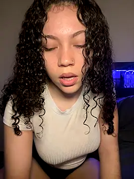 Snapshot of ladylavish chatting on December 5, 2025, 5:06 am ladylavish online show from December 5, 2025, 5:06 am