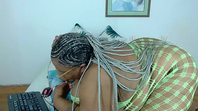 Snapshot of DAIRYBELLELIZxx chatting on November 1, 2025, 9:19 pm DAIRYBELLELIZxx online show from November 1, 2025, 9:19 pm