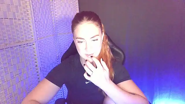 KayleyxEmily online show from November 12, 2025, 9:07 pm