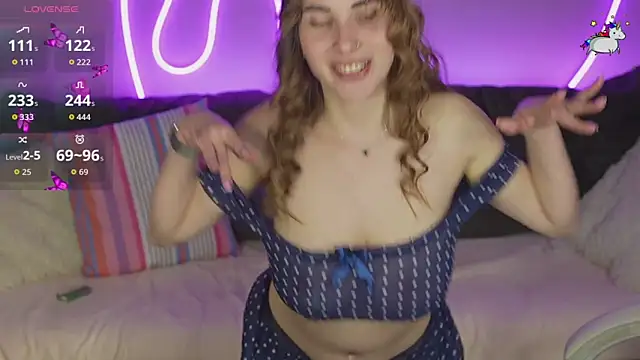 Snapshot of JennyyLuv chatting on November 16, 2025, 3:39 pm JennyyLuv online show from November 16, 2025, 3:39 pm