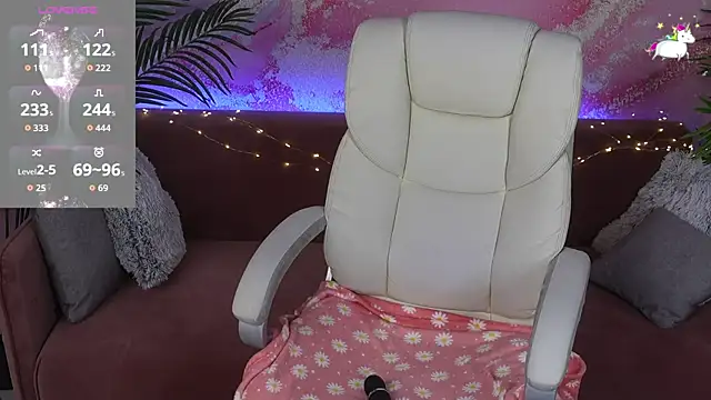 Snapshot of JennyyLuv chatting on April 21, 2026, 7:20 pm JennyyLuv online show from April 21, 2026, 7:20 pm