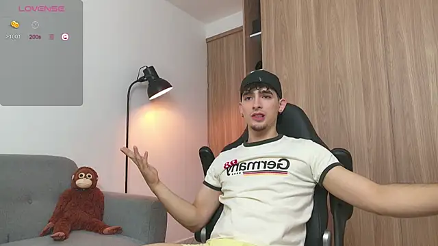 Snapshot of zenn_rush1 chatting on February 8, 2025, 1:01 pm zenn rush1 online show from February 8, 2025, 1:01 pm