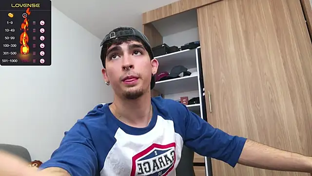 Snapshot of zenn_rush1 chatting on December 24, 2024, 12:33 pm zenn rush1 online show from December 24, 2024, 12:33 pm