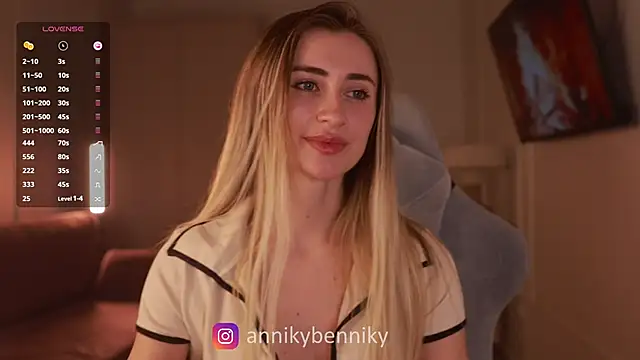 Coconutkittyy online show from March 5, 2025, 6:45 pm