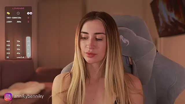 Coconutkittyy online show from March 9, 2025, 9:03 pm