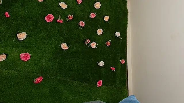 Huge Titties  online show from April 11, 2026, 7:45 am