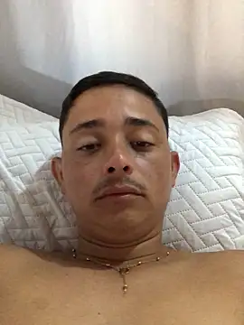 isacalejandroo online show from February 15, 2025, 10:31 pm