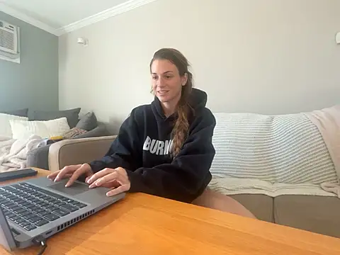 Snapshot of MissSwitch chatting on September 29, 2025, 12:44 pm MissSwitch online show from September 29, 2025, 12:44 pm