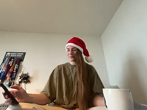 Snapshot of MissSwitch chatting on December 10, 2024, 1:22 pm MissSwitch online show from December 10, 2024, 1:22 pm