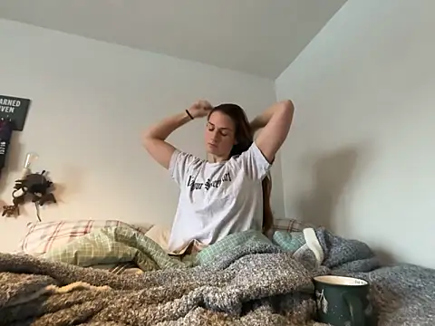 Snapshot of MissSwitch chatting on December 19, 2024, 1:18 pm MissSwitch online show from December 19, 2024, 1:18 pm