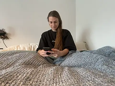 Snapshot of MissSwitch chatting on January 7, 2025, 1:35 pm MissSwitch online show from January 7, 2025, 1:35 pm