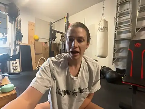 Snapshot of MissSwitch chatting on December 6, 2024, 7:28 pm MissSwitch online show from December 6, 2024, 7:28 pm