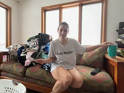 Snapshot of MissSwitch chatting on February 17, 2025, 3:44 pm MissSwitch online show from February 17, 2025, 3:44 pm