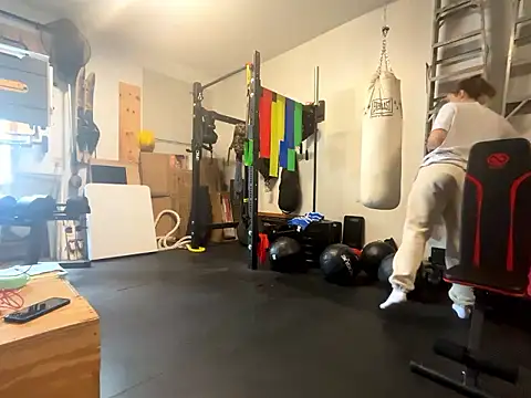 Snapshot of MissSwitch chatting on December 6, 2024, 4:22 pm MissSwitch online show from December 6, 2024, 4:22 pm