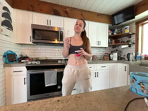 Snapshot of MissSwitch chatting on January 28, 2025, 2:10 pm MissSwitch online show from January 28, 2025, 2:10 pm