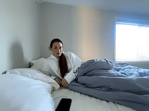 Snapshot of MissSwitch chatting on October 1, 2025, 1:04 pm MissSwitch online show from October 1, 2025, 1:04 pm