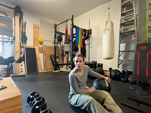 Snapshot of MissSwitch chatting on February 5, 2025, 6:48 pm MissSwitch online show from February 5, 2025, 6:48 pm