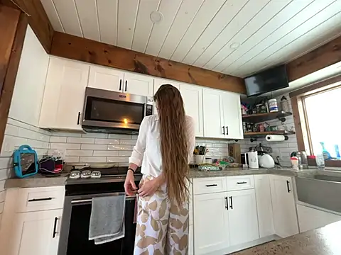 Snapshot of MissSwitch chatting on January 16, 2025, 3:45 pm MissSwitch online show from January 16, 2025, 3:45 pm