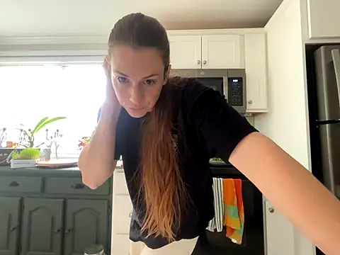 Snapshot of MissSwitch chatting on November 1, 2025, 3:06 pm MissSwitch online show from November 1, 2025, 3:06 pm