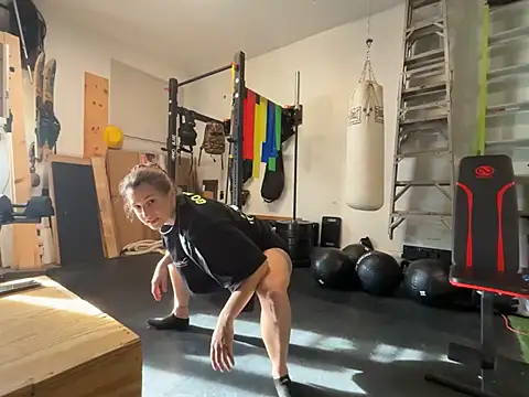 Snapshot of MissSwitch chatting on December 27, 2024, 3:37 pm MissSwitch online show from December 27, 2024, 3:37 pm