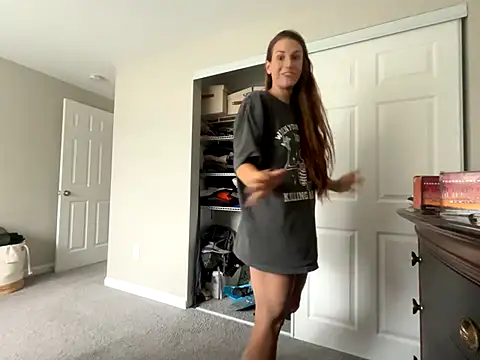 Snapshot of MissSwitch chatting on October 7, 2025, 2:07 pm MissSwitch online show from October 7, 2025, 2:07 pm