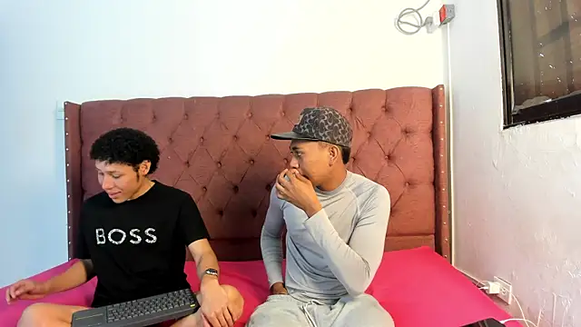 boys yourparty online show from December 4, 2025, 1:21 pm