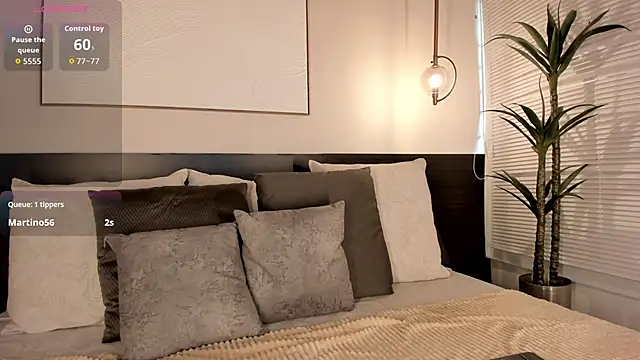 SophieBlake online show from November 23, 2025, 6:07 pm