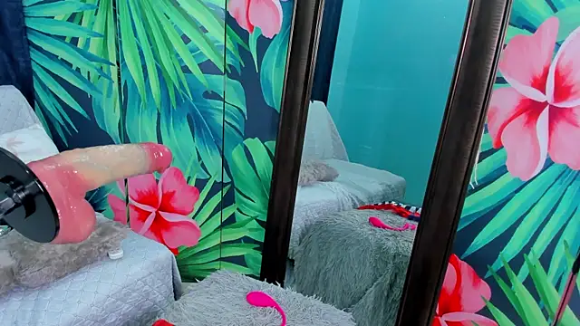 Mieldeluna online show from December 19, 2025, 4:49 am