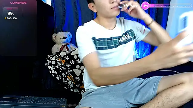 Snapshot of benji_hoter chatting on January 17, 2026, 11:52 pm benji hoter online show from January 17, 2026, 11:52 pm