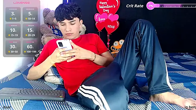 Snapshot of benji_hoter chatting on February 6, 2026, 11:12 pm benji hoter online show from February 6, 2026, 11:12 pm