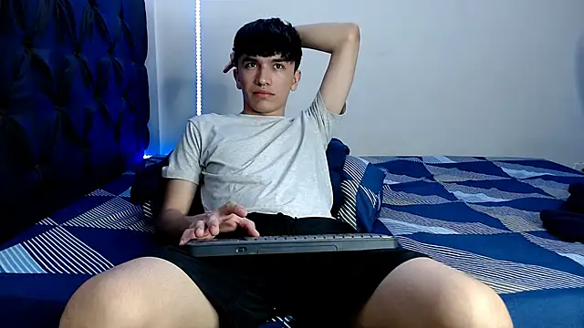 Snapshot of benji_hoter chatting on March 22, 2025, 3:20 am benji hoter online show from March 22, 2025, 3:20 am