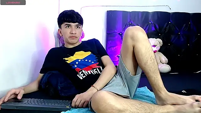 Snapshot of benji_hoter chatting on October 11, 2025, 3:13 pm benji hoter online show from October 11, 2025, 3:13 pm