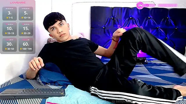 Snapshot of benji_hoter chatting on November 12, 2025, 10:02 pm benji hoter online show from November 12, 2025, 10:02 pm