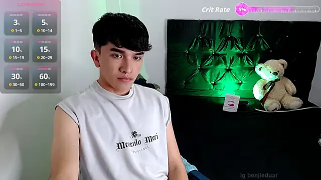 Snapshot of benji_hoter chatting on December 17, 2025, 10:37 pm benji hoter online show from December 17, 2025, 10:37 pm