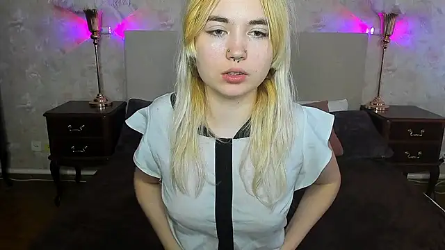 Iriska mini online show from October 12, 2025, 7:21 am