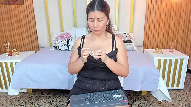 love mommy online show from March 11, 2025, 5:24 am