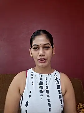 Snapshot of Garima_G chatting on February 5, 2026, 10:11 am Garima G online show from February 5, 2026, 10:11 am