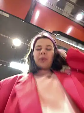 Snapshot of SuzieMurray chatting on February 14, 2025, 7:28 am SuzieMurray online show from February 14, 2025, 7:28 am