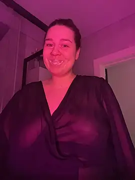 Snapshot of SuzieMurray chatting on December 20, 2025, 7:11 am SuzieMurray online show from December 20, 2025, 7:11 am